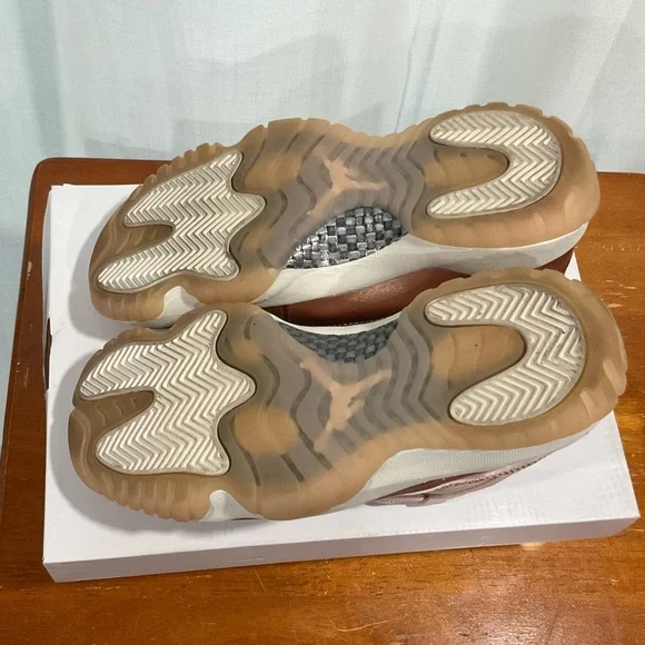 Jordan 11 rose gold size 6
